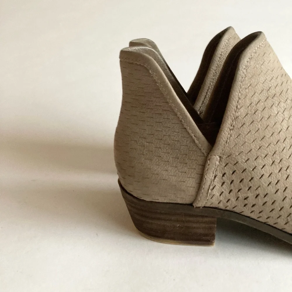 Lucky Brand Cream Leather Ankle Booties size 7 - Picture 4 of 12